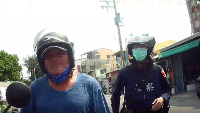 徐姓漁工只因騎車在女警前頓了一下被警識破，他被通緝又酒駕被逮不能出海跑船了。（民眾提供）