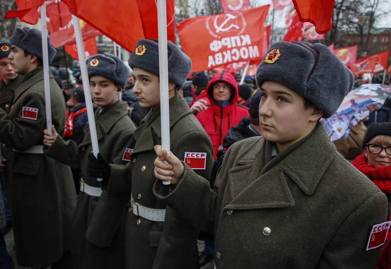 图为身穿前苏联军装的俄罗斯人。（欧新社）(photo:LTN)