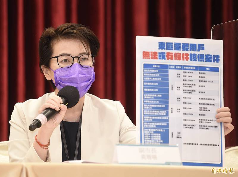 台北市副市長黃珊珊認為，國內有800人染疫身亡，是台灣共同沉痛記憶，非陳時中願意，國民黨立委拿來與非致命性的福島食品比喻並不妥當。（記者陳志曲攝）