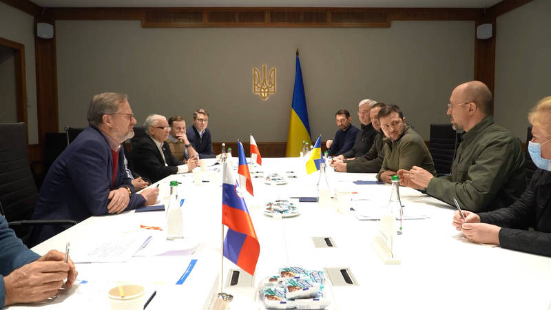 3國參訪團與烏克蘭高層在基輔會面。（圖擷取自澤倫斯基臉書）