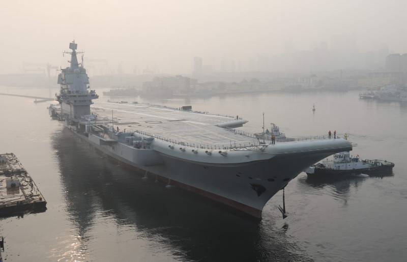 在美中元首對談前幾個小時，中國航艦「山東艦」悄悄通過金門外海，並在美驅逐艦警戒下航經台灣海峽。（資料照，法新社）