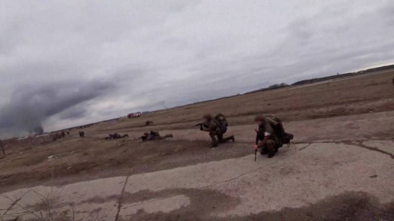 俄罗斯国防部12日公佈影片之截图，俄方宣称俄军空降部队在乌克兰一处未指明地点夺佔机场。（路透档案照）(photo:LTN)