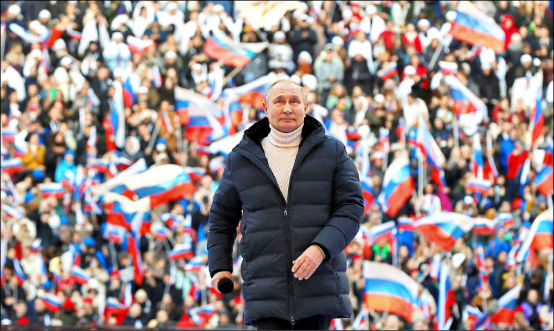 俄国总统普廷18日出席「爱国」集会，庆祝併吞克里米亚半岛8週年，并对观众宣称在乌战事将获胜。（法新社）(photo:LTN)