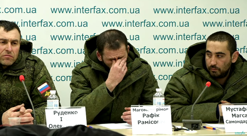 6名俄羅斯士兵日前遭烏克蘭俘虜，在記者會上公開道歉，痛批普廷「騙子」，呼籲俄羅斯人民走上街頭抗議，反抗普廷。（擷取自YOUTUBE）
