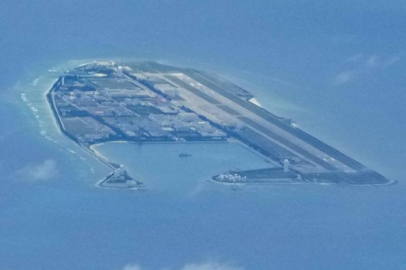 美國印太司令阿基里諾透露，中國至少已將3個南海島嶼完全軍事化。圖為其中之一的永暑礁。（美聯社）