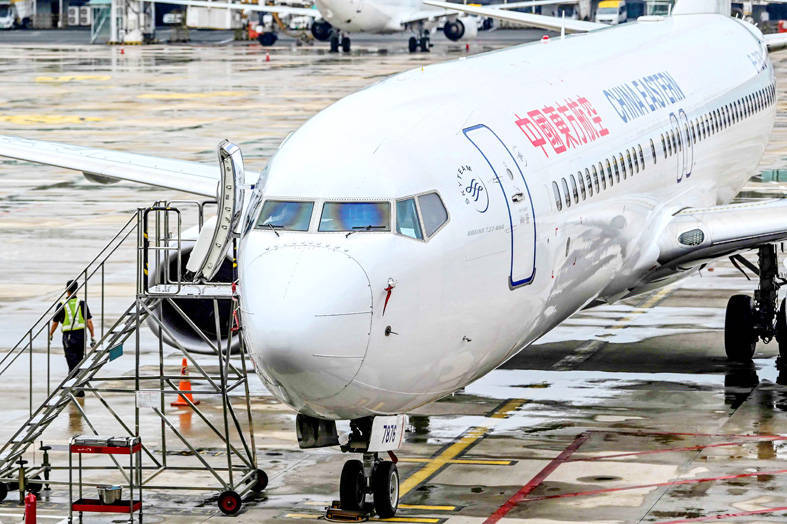 A China Eastern Airlines Boeing 737-800 aircraft awaits passengers at the Wuhan Tianhe International Airport in China on May 29, 2020.
Photo: AFP