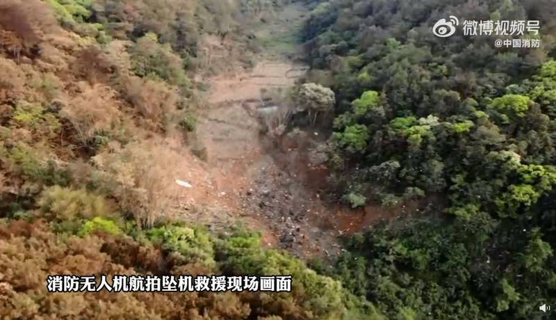 中国东航MU5735坠机现场空拍画面。（撷取自中国消防微博）(photo:LTN)