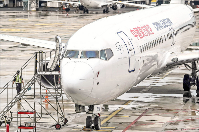 中國東航一架737-800客機昨墜毀廣西山區；圖為同型客機（法新社檔案照）。