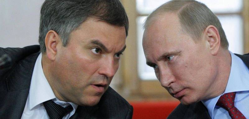 俄罗斯下议院「国家杜马」主席沃洛丁（左），对总统普廷（右）忠心耿耿。（美联社资料照）(photo:LTN)