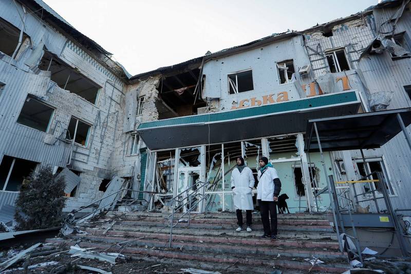 世衛組織（WHO）今（22）日證實，俄軍迄今已攻擊烏克蘭各級醫療院所62次，造成15人死亡、至少37人受傷。圖為烏東沃爾諾瓦卡（Volnovakha）一座遭摧毀的醫院。（路透檔案照）