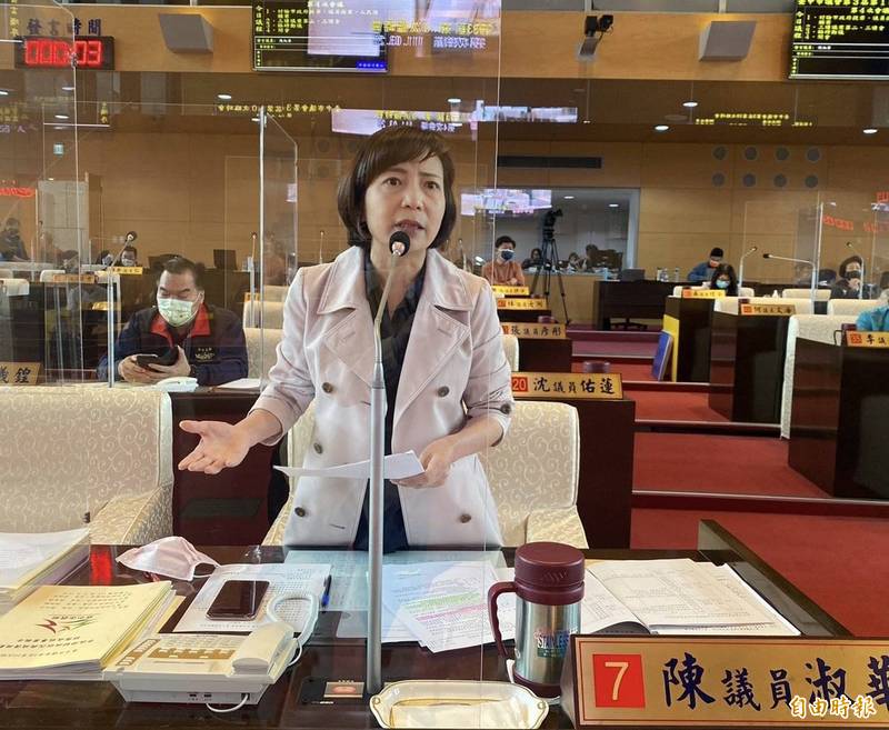 中市議員陳淑華要求市府儘速修訂台中市火災預防自治條例，更加強規範及保護市民安全。（記者蘇金鳳攝）