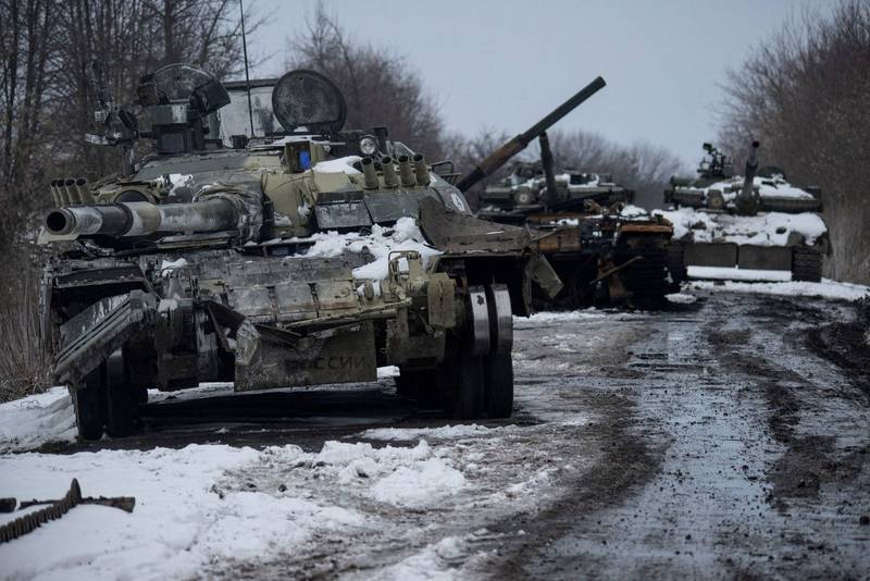 烏克蘭東北城市蘇梅（Sumy），3輛俄軍坦克遭摧毀。（路透）


