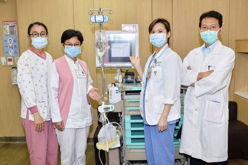 奇美醫院團隊研發「尿量及輸液量之無線監測系統」獲得第21屆「馬來西亞MTE國際發明展」金牌。（中華創新發明學會提供）
