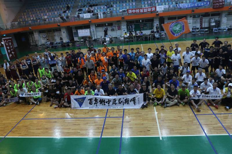 雄中百年校慶校友球賽熱戰 重溫領取獎狀的興奮與悸動 - 生活 - 自由時報電子報