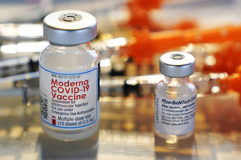美國監管機構29日批准50歲以上接種輝瑞/BNT或莫德納的武漢肺炎疫苗作為第4劑。（美聯社）