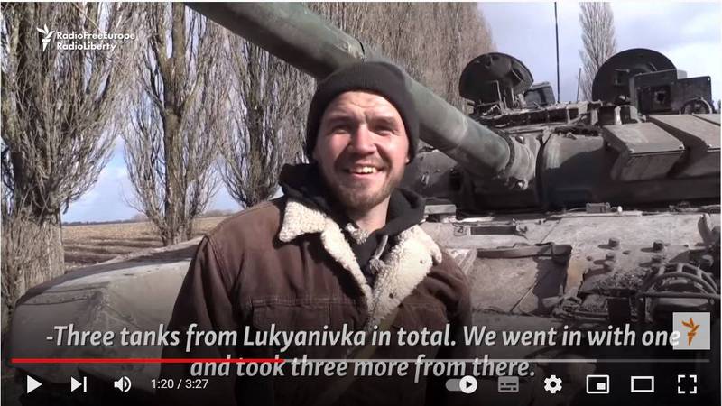 乌军士兵接受外媒访问时笑说，他们开一辆战车来对抗俄军，没想到战役结束后竟变成4辆。（图撷取自《自由欧洲电台》YT频道）(photo:LTN)