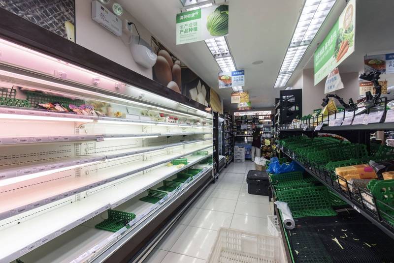 上海浦东正封城，超市菜架被搜刮一空。（彭博）(photo:LTN)