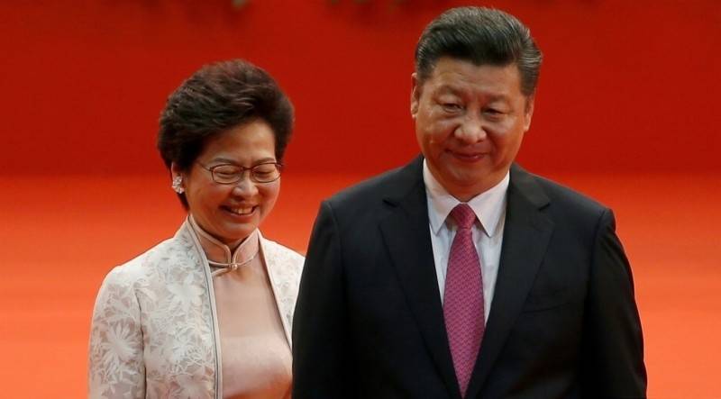 香港特首林郑月娥（左）与中国领导人习近平（右）。（路透）(photo:LTN)