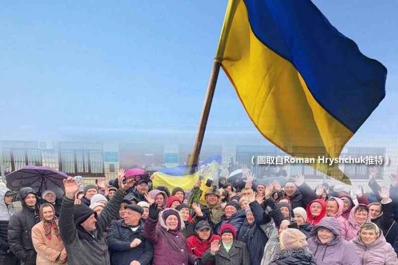 烏克蘭軍民奮勇抵抗俄軍入侵，今稍早傳出好消息，烏克蘭軍方順利收復基輔西北方重要城鎮伊萬基夫。（圖取自Roman Hryshchuk推特、路透；本報合成）