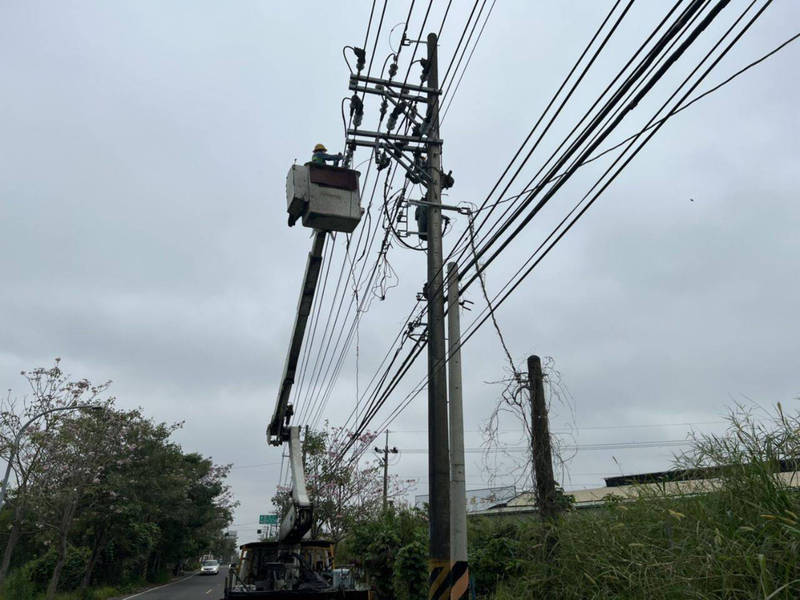 台電台南區處上月25日已公告台南新化計畫性停電，警方今早獲報路口交通號誌停擺後，一度以為是突發性停電，甚至發布新聞稿呼籲用路人小心，結果搞了一場烏龍。 （民眾提供）