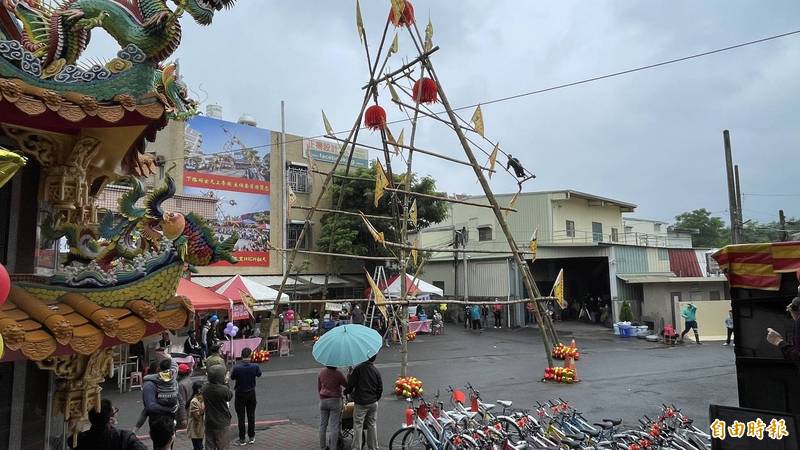 嘉義市高空盪鞦韆停辦2年，今年復辦。（記者丁偉杰攝）