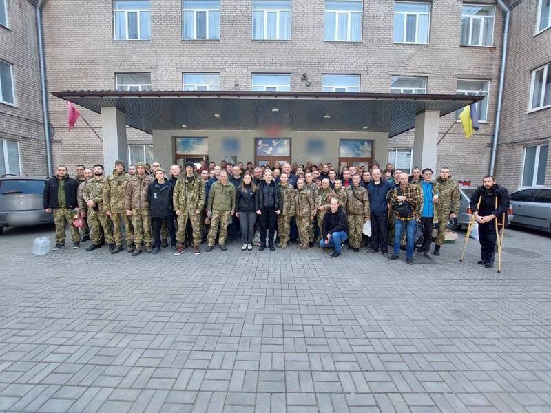 乌俄双方经过谈判交换战俘，乌军1日在札波罗热换回15名女性在内的86名士兵，目前皆已返回首都基辅。（图取自Telegram）(photo:LTN)