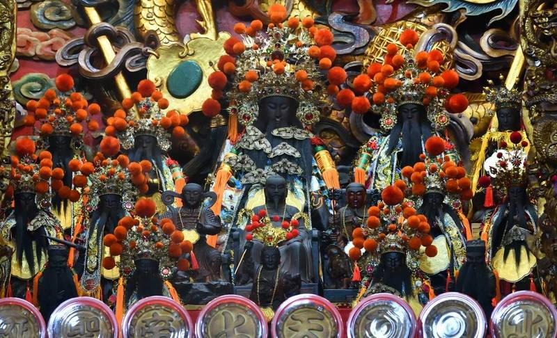 「神蛾」再度到訪！ 阿里山受鎮宮神像停10餘隻