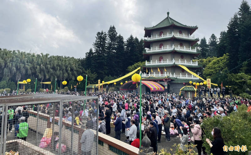 桃園新屋葉家祭祖 不鼓勵不禁止 近3千人參與供品鋪滿地 生活 自由時報電子報