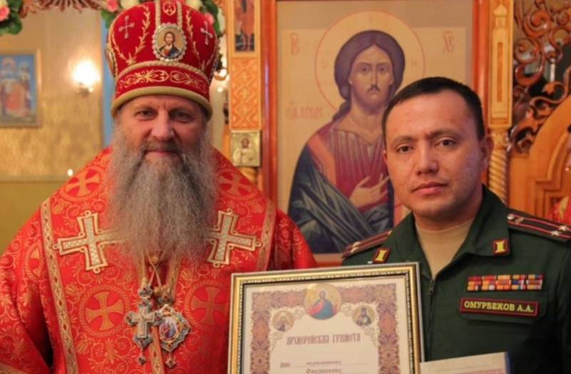歐莫別科夫在參與烏克蘭侵略戰爭前，曾經多次被表揚與贈勳，去年11月他特別到東正教教會祈禱，獲得哈巴羅夫斯克（Khabarovsk）主教的祝福。（圖擷取自推特）