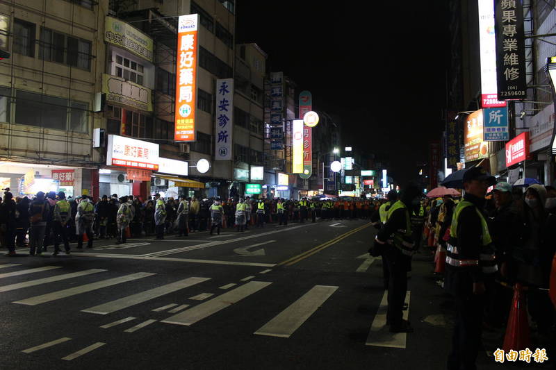 大甲媽今晚子時起駕，明天白天進入彰化市遶境，明晚經過衝突熱區民生地下道，警方啟動交管，全面封閉地下道車流，管制三民路與中民街、三民路與和平路口、中正路與民生路口。（資料照，記者張聰秋攝）