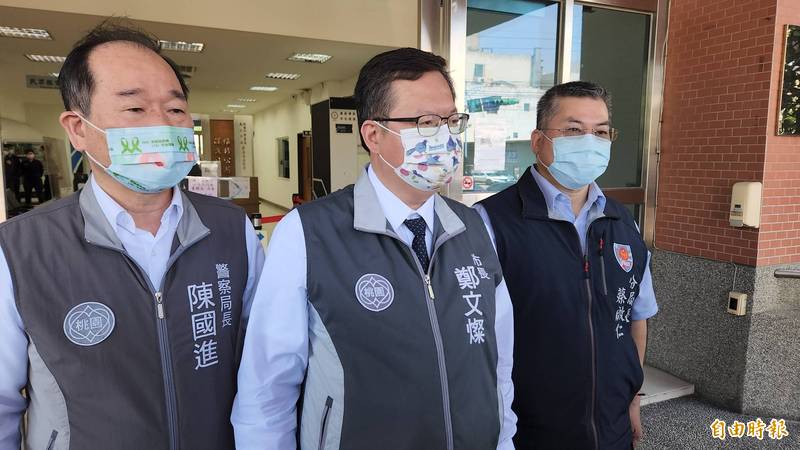 桃園市長鄭文燦（中）表示，龜山工業區某科技大廠有移工確診武漢肺炎。（記者周敏鴻攝）