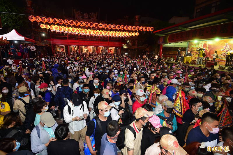 大甲媽祖昨夜起駕遶境。（記者廖耀東攝）