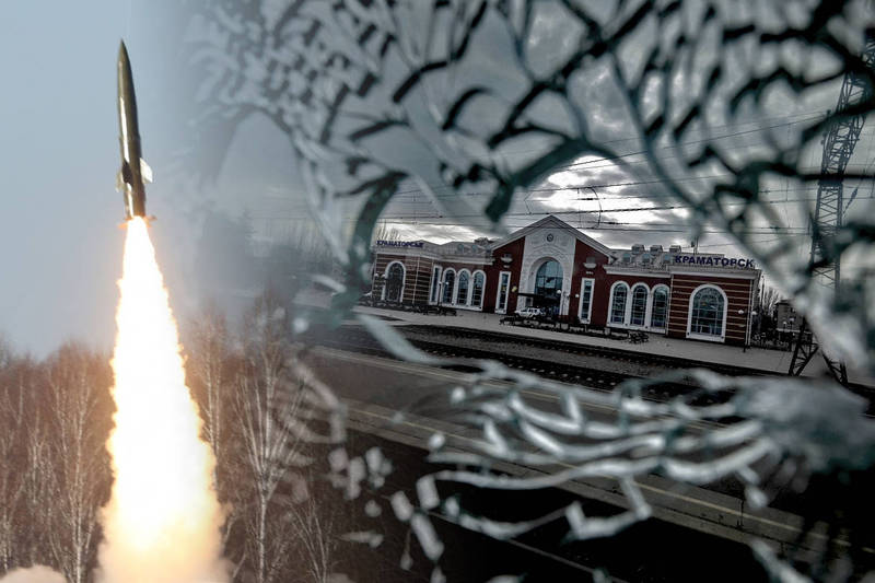 乌东城市克拉莫托斯克的火车站遭飞弹袭击。（路透、法新社，本报合成）(photo:LTN)