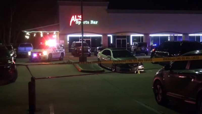 美国德州休士顿一间运动酒吧当地时间9日爆发枪战，至少波及2名路人，最终造成1死3伤，警方仍在调查详细案发原因。（图取自《ABC13》新闻台）(photo:LTN)