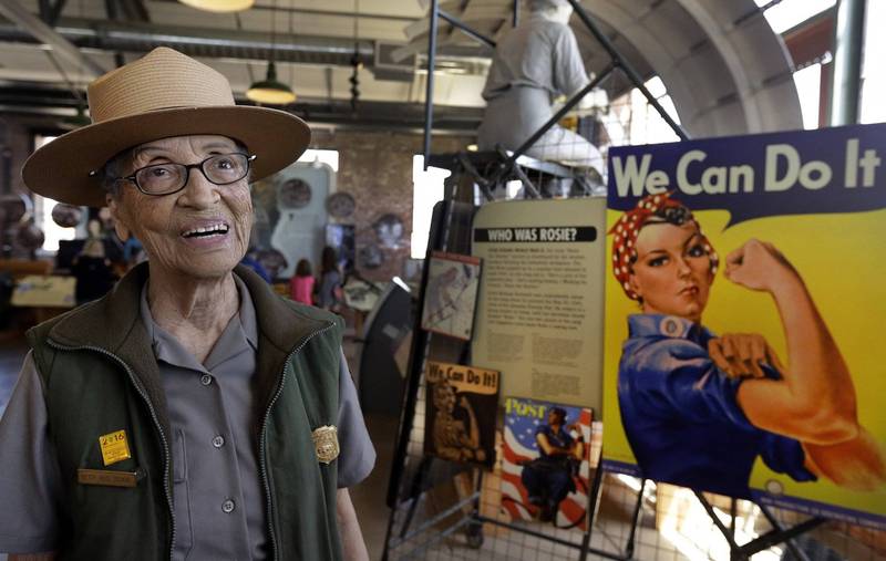 美國阿嬤索斯金（Betty Reid Soskin），84歲時擔任加州鉚釘女工二戰家庭前線國家公園管理員，直到100歲才退休。（美聯社）
