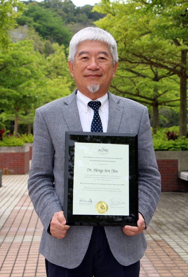成功大學機械系名譽講座顏鴻森為全球首位亞洲工程歷史學家。（圖由成大提供）