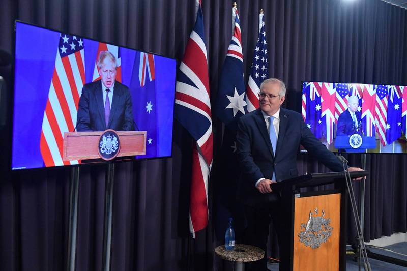 澳洲總理莫里森（中，Scott Morrison）2021年9月16日視訊連線英國首相強森（左，Boris Johnson）、美國總統拜登（Joe Biden），宣布成立新戰略安全伙伴關係AUKUS。（歐新社資料照）