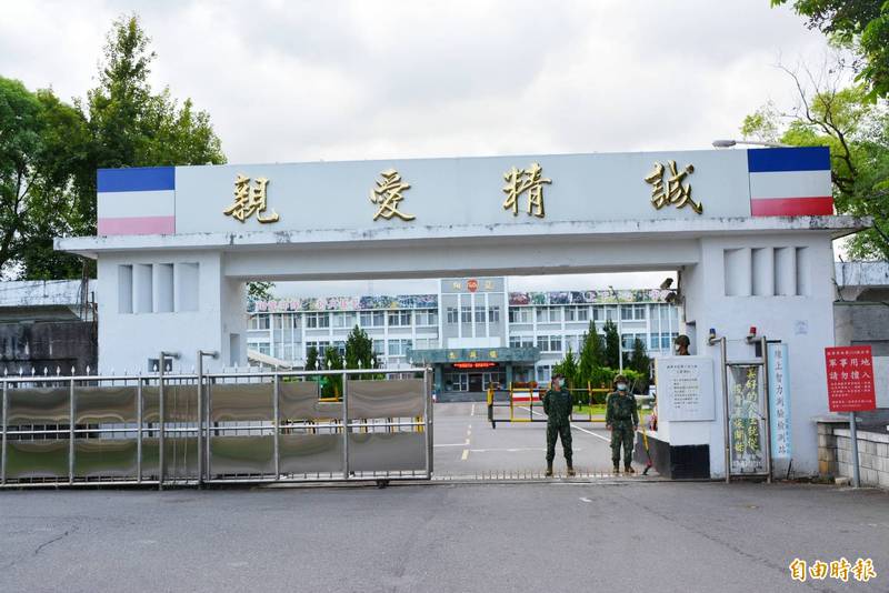 陸軍金六結營區傳出1名新兵確診，宜蘭縣衛生局今天派員入營篩檢。圖中人物與新聞事件無關。（資料照）