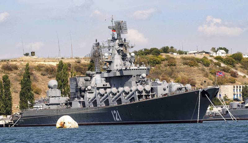 俄羅斯海軍黑海艦隊旗艦「莫斯科號」飛彈巡洋艦14日起火爆炸並沉入海底。（美聯社）