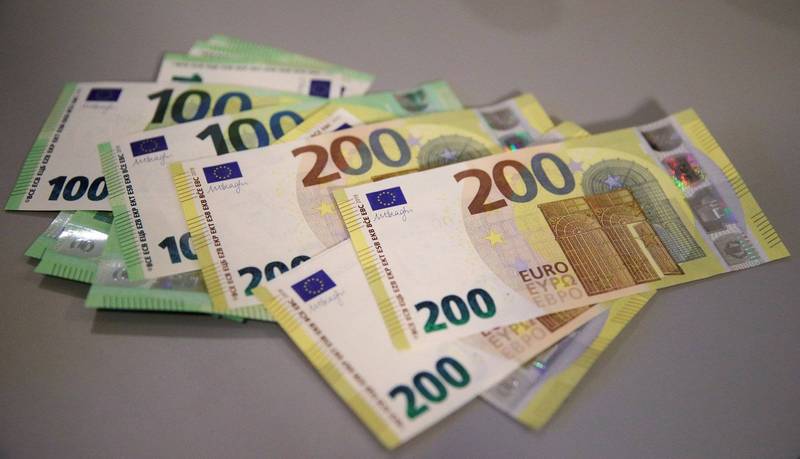 阿爾及利亞男子在比利時刮中了25萬歐元（約新台幣787萬元）大獎，但由於他沒有證件可以開銀行戶頭，因此暫時領不到獎金。歐元示意圖。（路透）