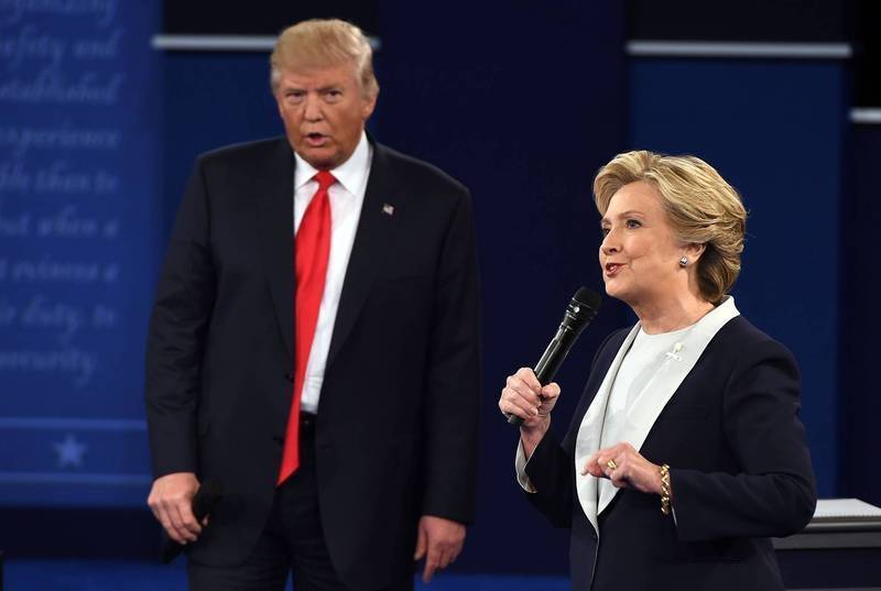 2016年10月9日，川普（左）与希拉蕊在总统辩论会上交锋。（法新社档案照）(photo:LTN)