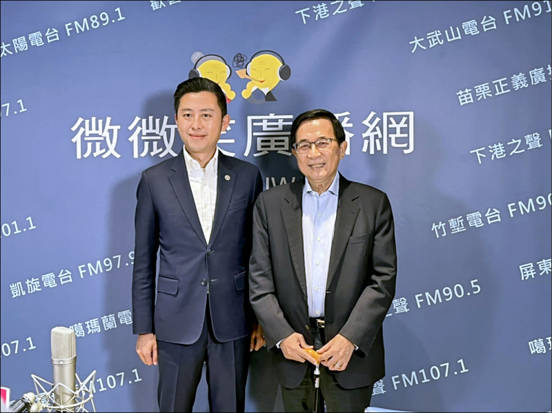 新竹市長林智堅（左）接受前總統陳水扁專訪。（市府提供）
