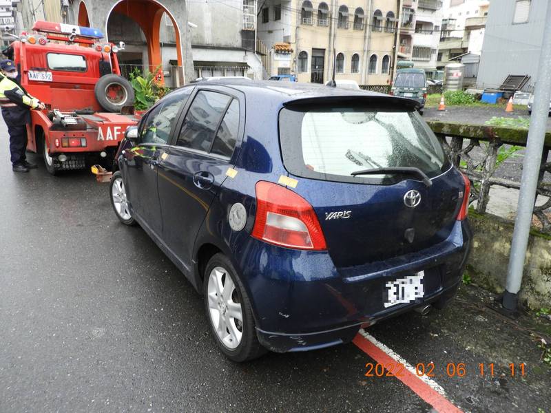 紅黃線違規停車，民眾以後不能檢舉，警方表示將加強取締與拖吊。（宜縣警局提供）