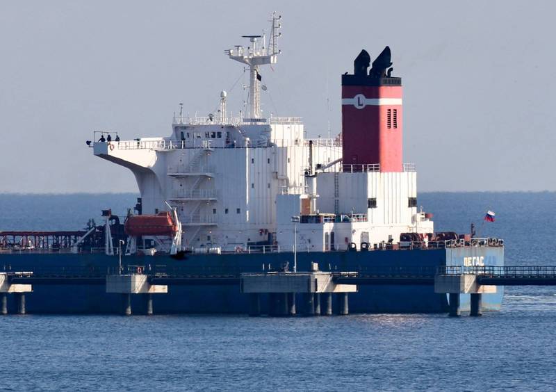 希腊15日扣押一艘俄罗斯油轮。图为今年1月16日于土耳其马尔马拉埃雷利西（Marmara Ereglisi）港口拍到一艘挂有俄国旗的油轮，与本文无关。（路透）(photo:LTN)
