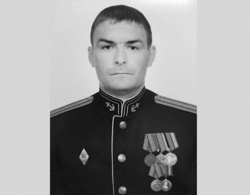 黑海艦隊總部所在的塞瓦斯托波爾市市長拉茲沃扎耶夫向俄國官媒證實，登陸艦凱薩庫尼科夫號艦長奇爾瓦在俄軍暫時佔領的別爾江斯克港口陣亡。（圖取自推特）