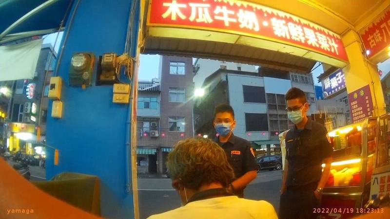 歐男見別人機車鑰匙沒拔就騎走，1小時後警方找上門。（民眾提供 ）