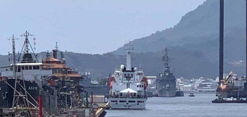 台南艦今天返抵國門，靠泊在高雄海巡隊公務碼頭。（圖由讀者提供）