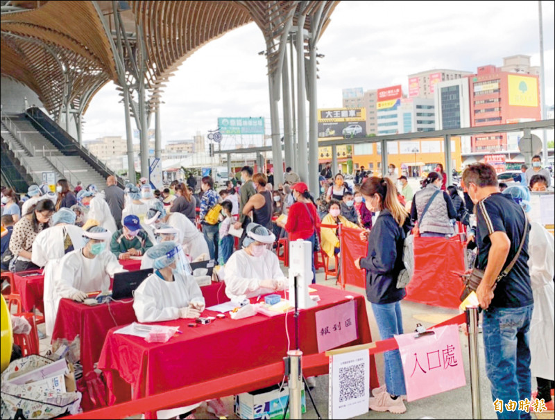 花蓮民眾施打疫苗踴躍造成短缺，疫苗庫存預計下週一、二就會用罄。（記者王峻祺攝）