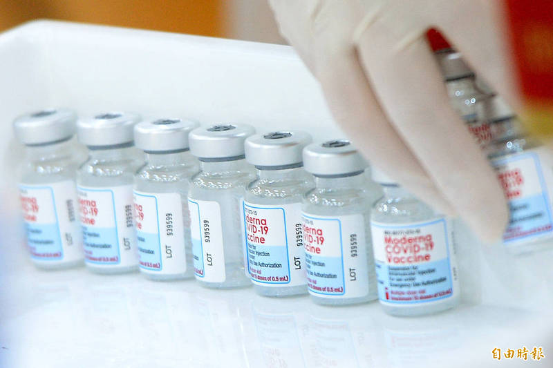 指揮中心宣布，今年第4批採購的莫德納武漢肺炎疫苗20萬劑於今晚抵台。（資料照）