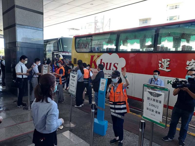 台灣鐵路工會發起「五一勞動節不加班」活動，台鐵5月1日表定列車全部停駛，交通部今天動員各車站進行實際演練。（交通部提供）